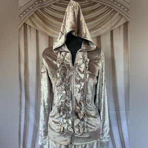 BCBGMAXAZRIA ChampagneVELVET LIKE JOGGER SOFT LIGHT FABRIC quite an elegant look